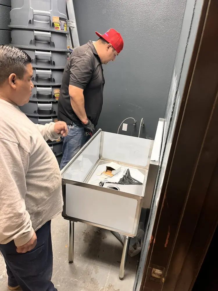 Commercial plumbing and sink installation in Zamora